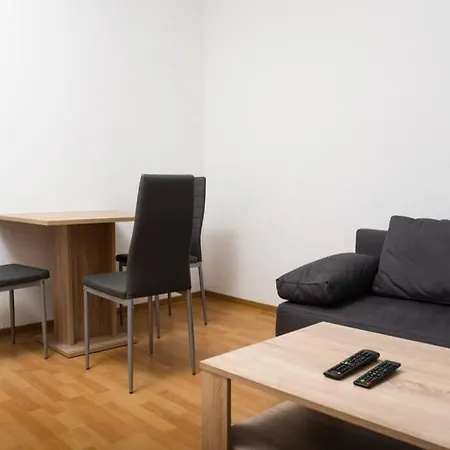 Innenstadt Altbauwohnung Für 5 Personen